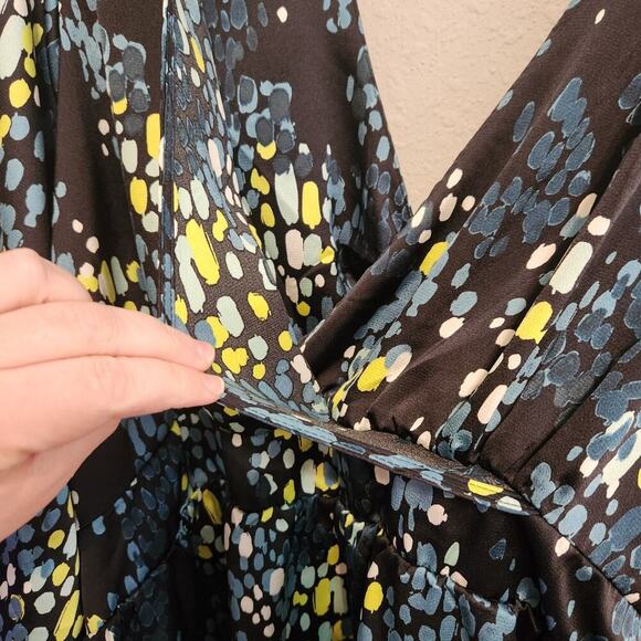 Torrid Satin‎ Surplice Size 6 Tie Cut Out Back Long Sleeve Blouse - Picture 6 of 13